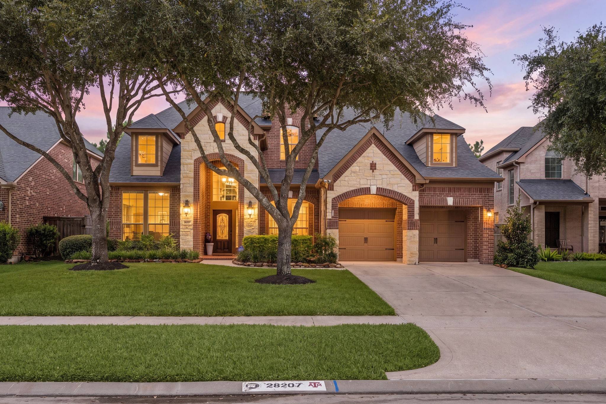 Leobell Martinez Group. Realtor Katy Compass in Katy, TX