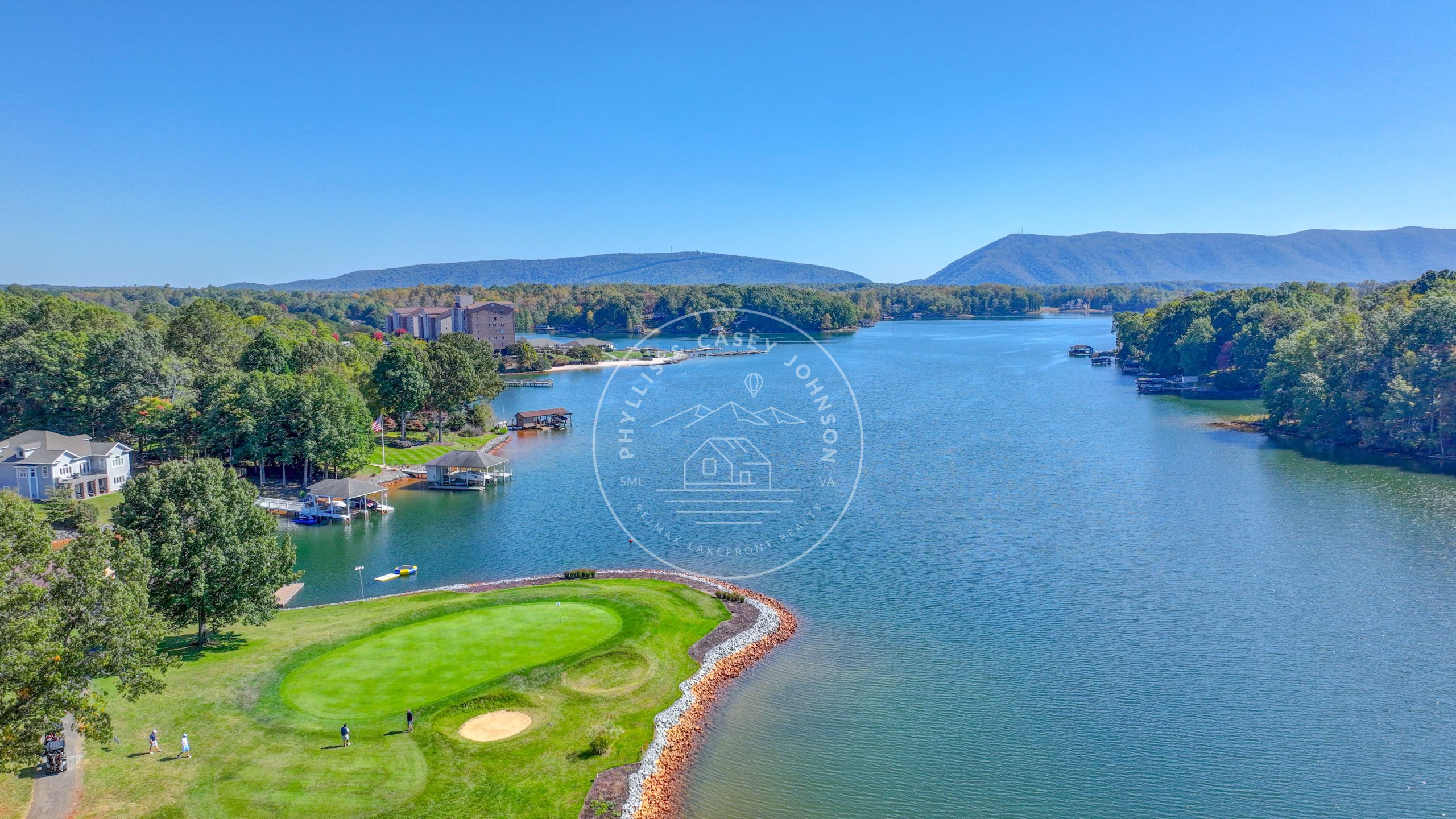 Phyllis & Casey Johnson Re/Max Real Estate Smith Mountain Lake in Moneta, VA (2)