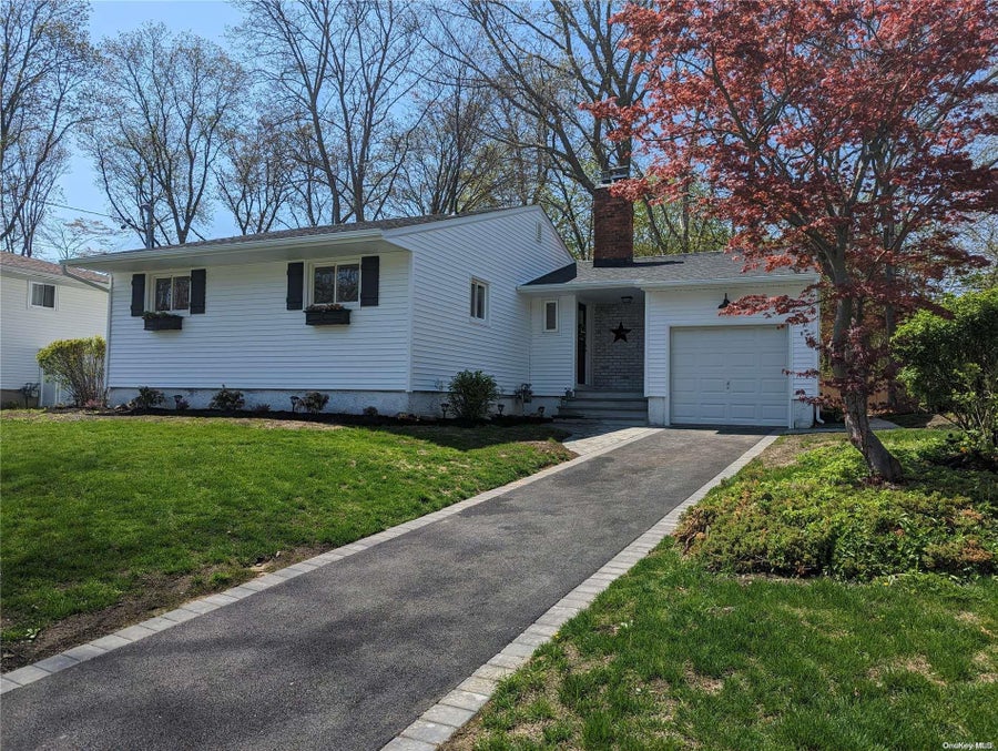 Megan Branigan Licensed Real Estate Salesperson, Branch Real Estate Group in Sea Cliff, NY (3)
