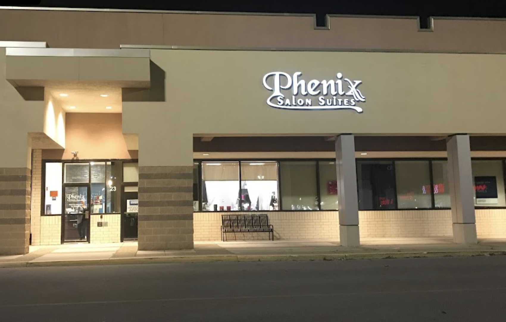 Phenix Salon Suites in Countryside, IL