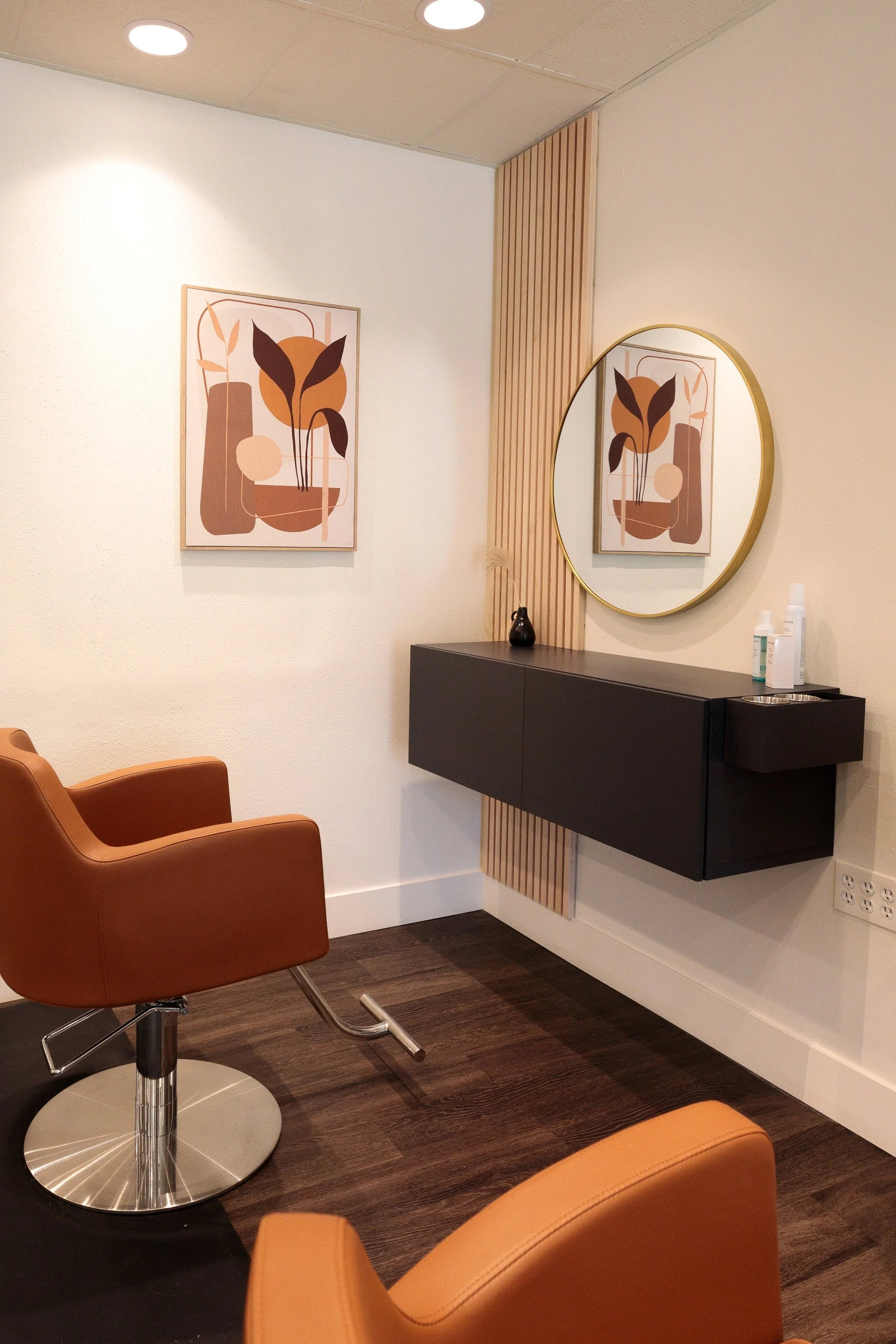 Moxxi Salon in Menomonee Falls, WI