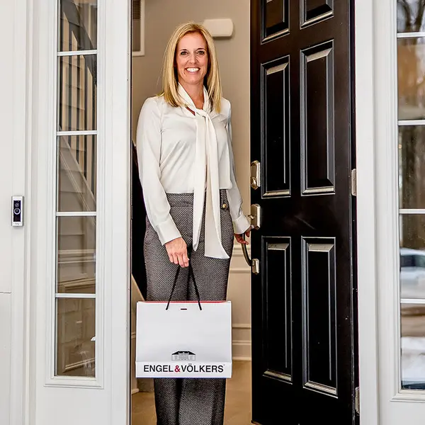 Engel & Völkers Distinct Real Estate: Kristin Baum in Fairlawn, OH (2)