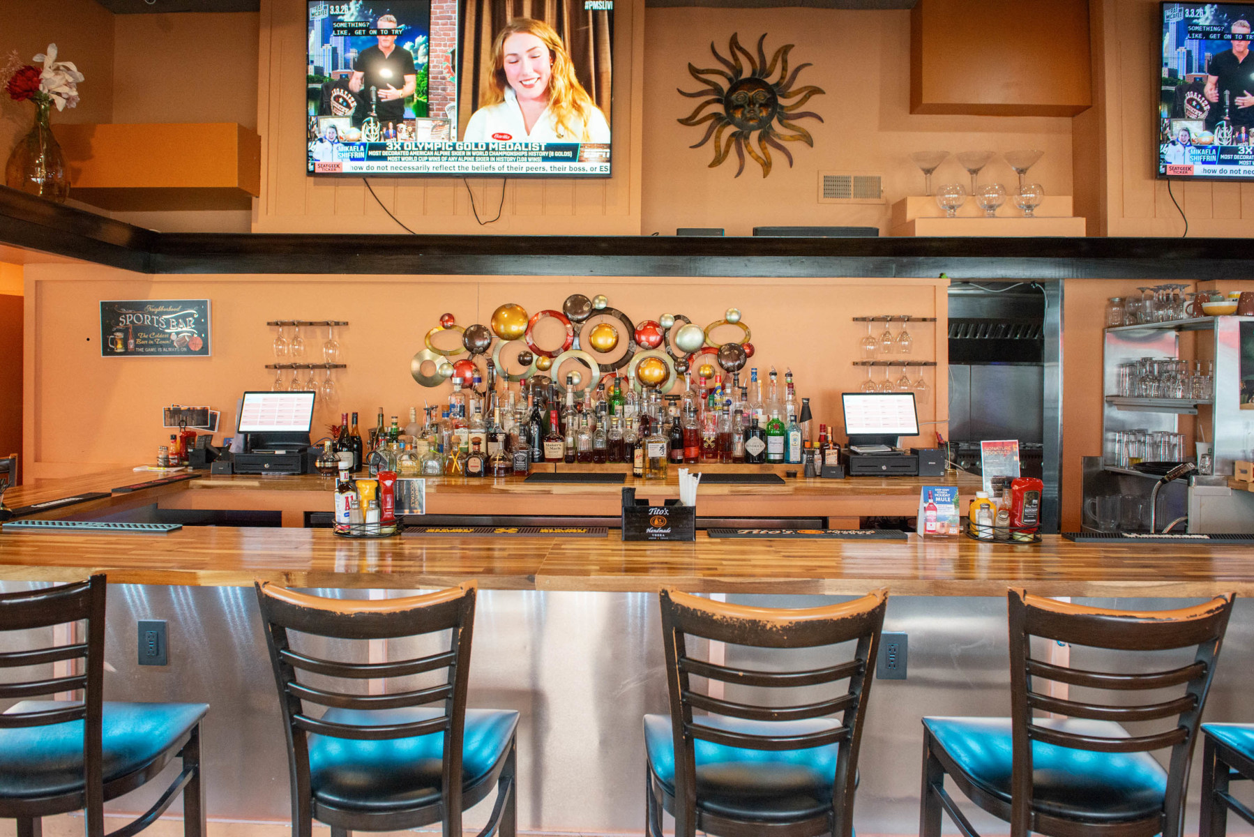 Jay Birds Bar & Grille in Lathrup Village, MI
