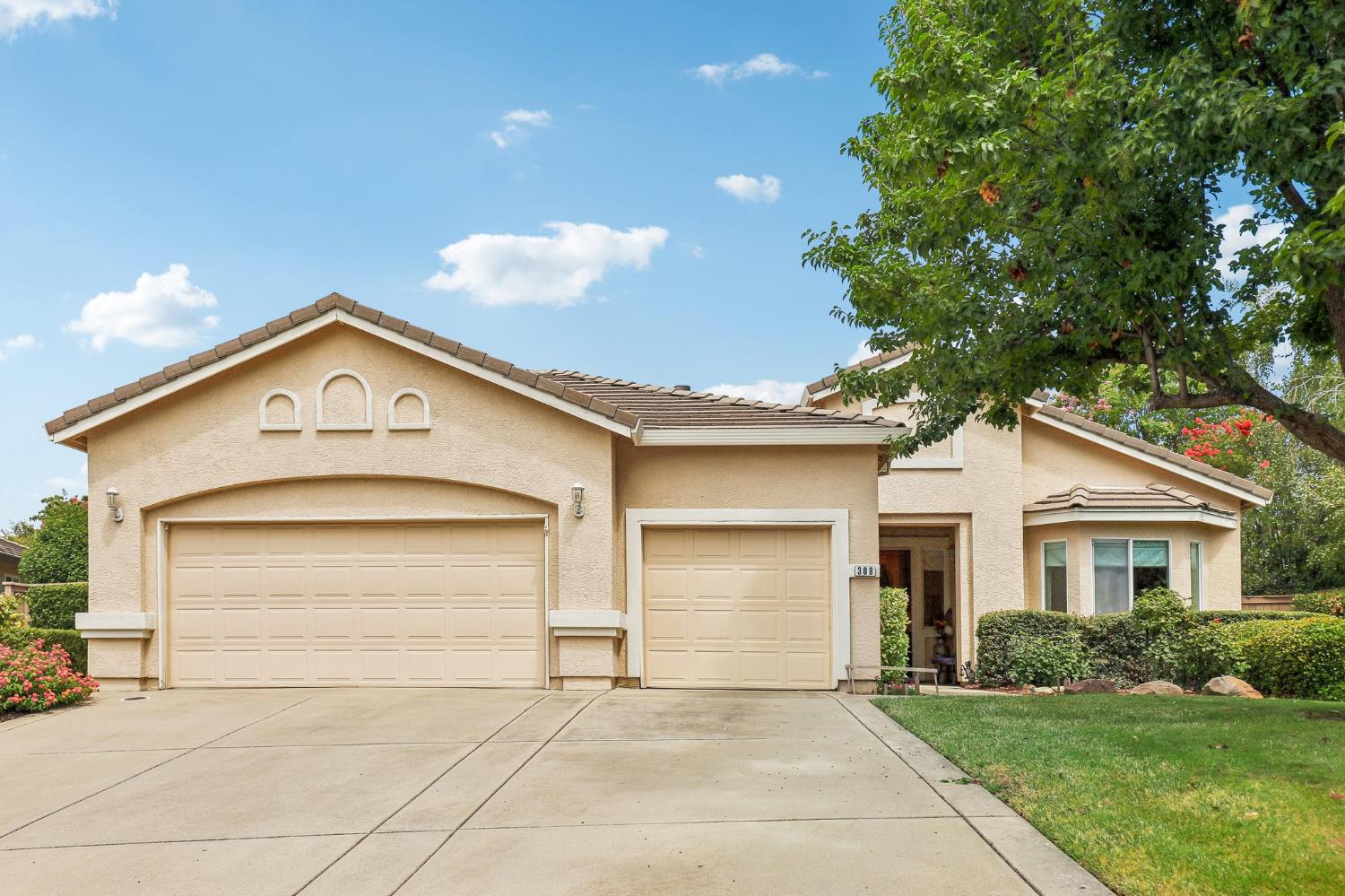 Jenny Rosas - Kinship Real Estate in Sacramento, CA (3)