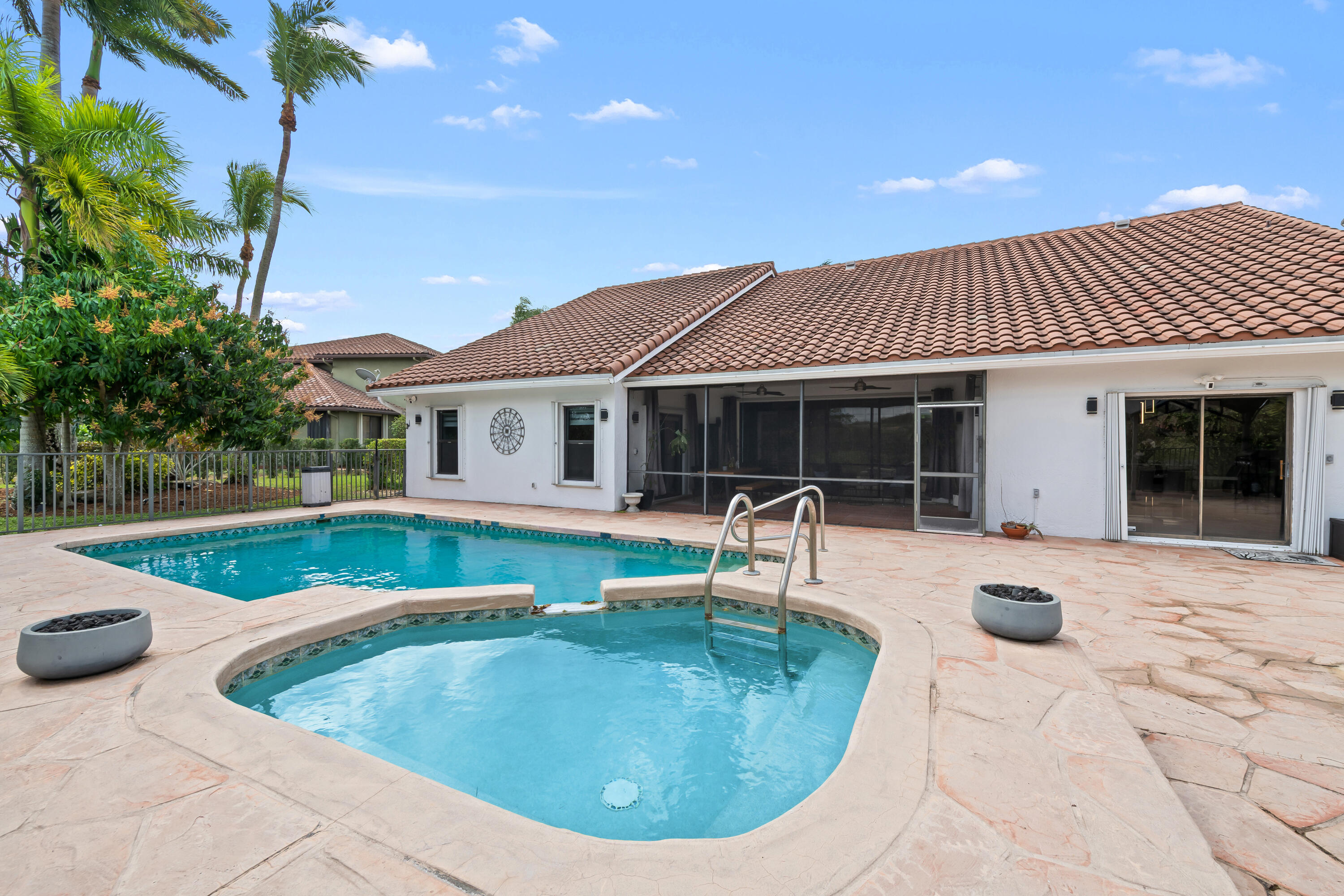 Sharon Wong Hollis at RE/MAX InterAction Realty in Tamarac, FL