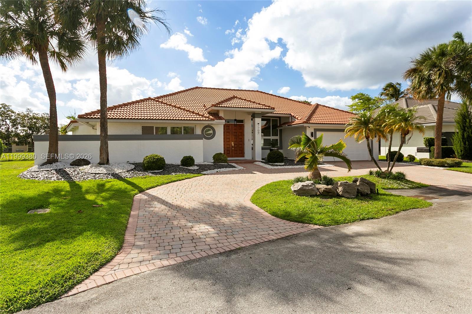 Sharon Wong Hollis at RE/MAX InterAction Realty in Tamarac, FL (2)