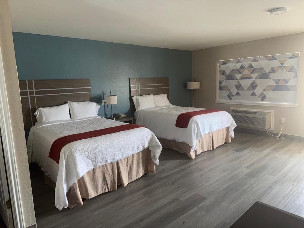 Deluxe Inn in Palacios, TX (2)