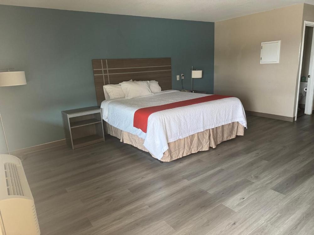 Deluxe Inn in Palacios, TX (3)
