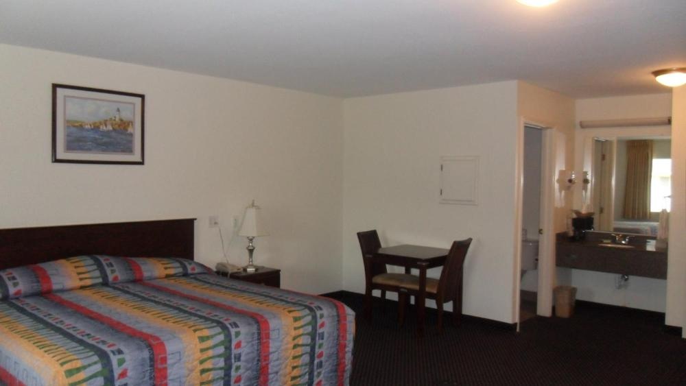 Deluxe Inn in Palacios, TX (6)