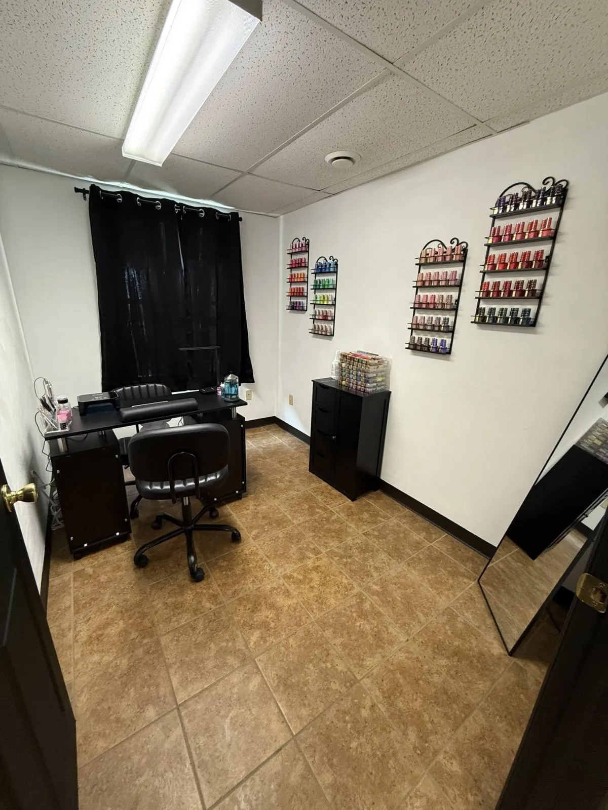 DeCenzo’s Nails and Lashes in Uniontown, PA (2)