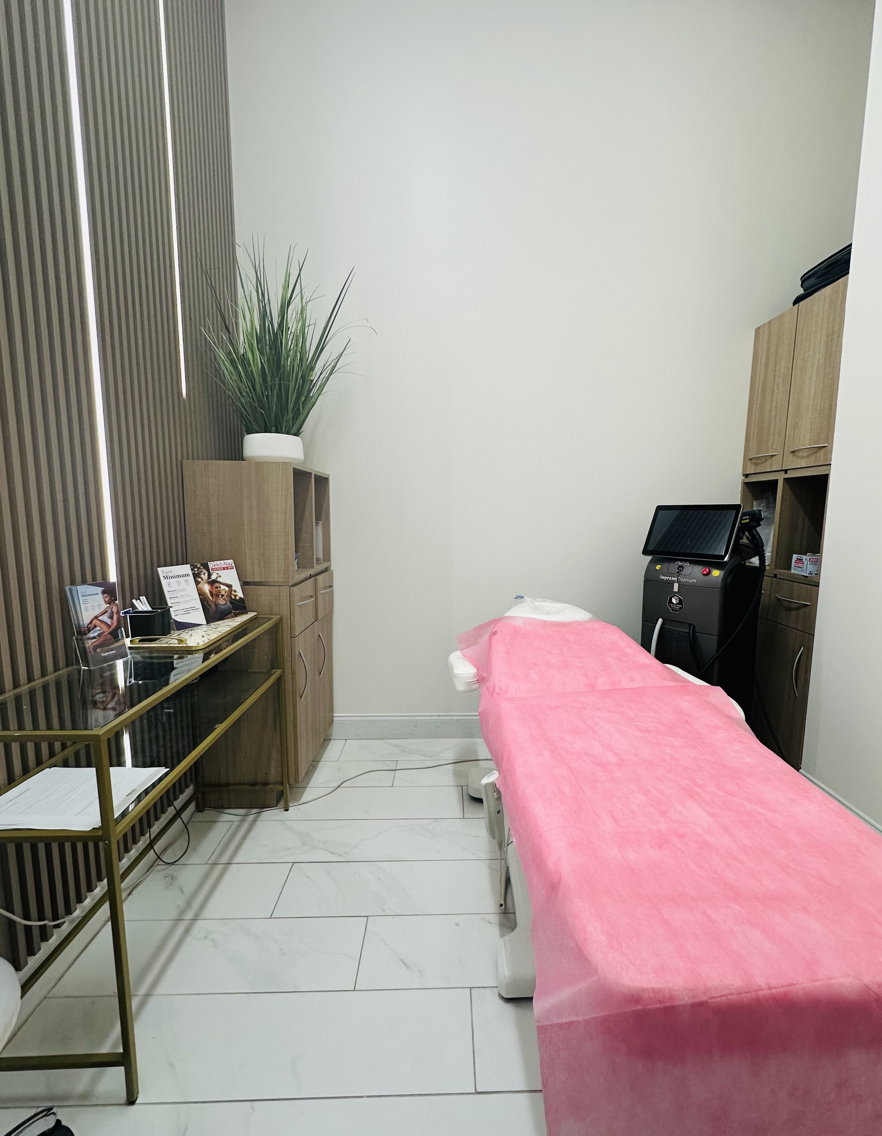Deko Nail Lounge & Spa in Altamonte Springs, FL