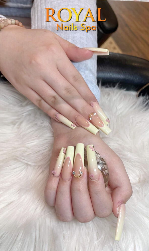 Royal Nails Spa in Novi, MI (3)