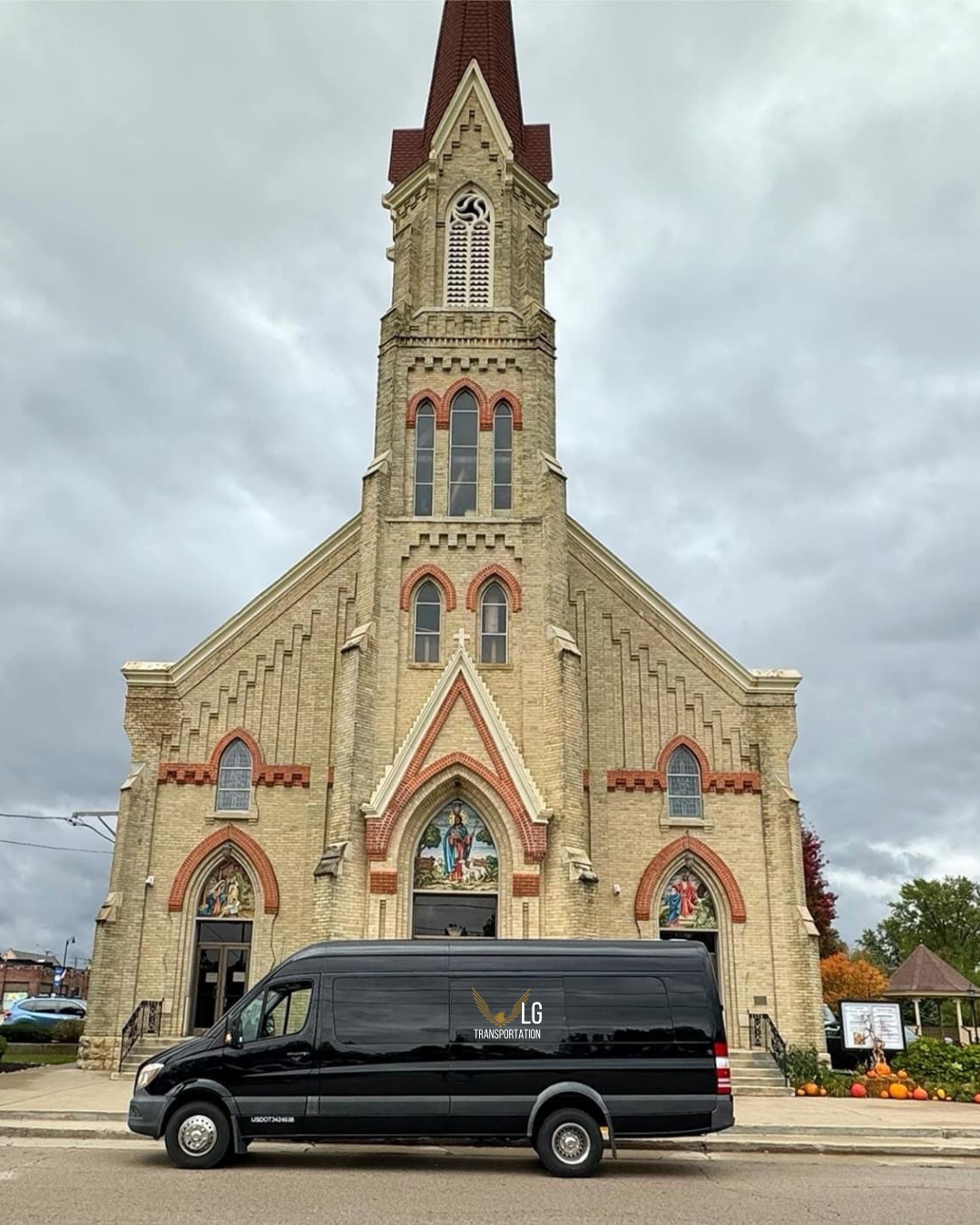LG Transportation - Black Car Service, Limos & Party Buses in Lake Geneva, WI (3)