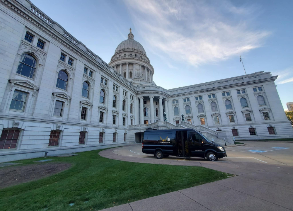 LG Transportation - Black Car Service, Limos & Party Buses in Lake Geneva, WI (4)