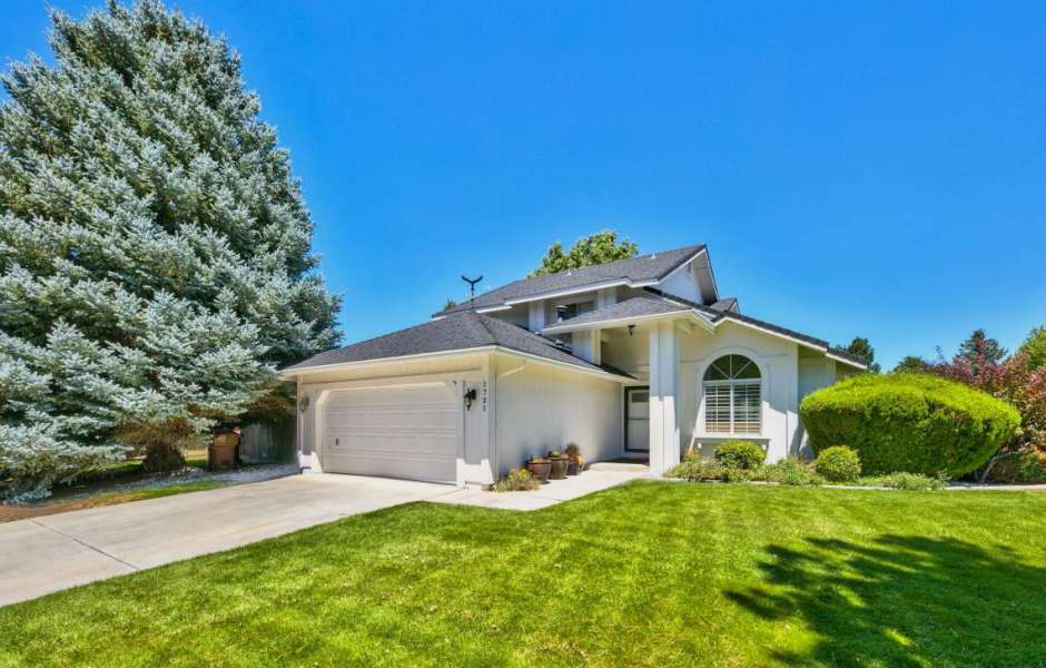 Fawne Hayes, Realtor | Buy Lake Tahoe Homes in South Lake Tahoe, CA (2)