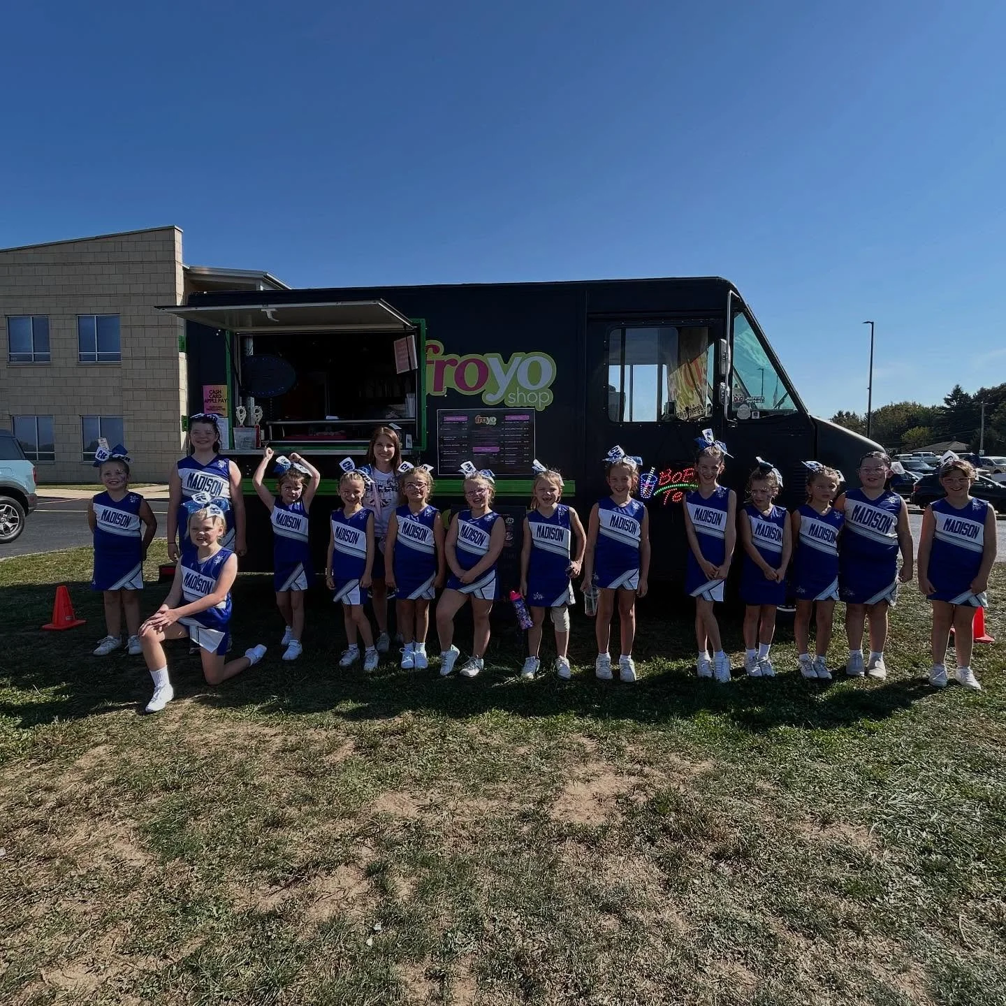 Froyo Shop Food Truck in Madison, OH (4)