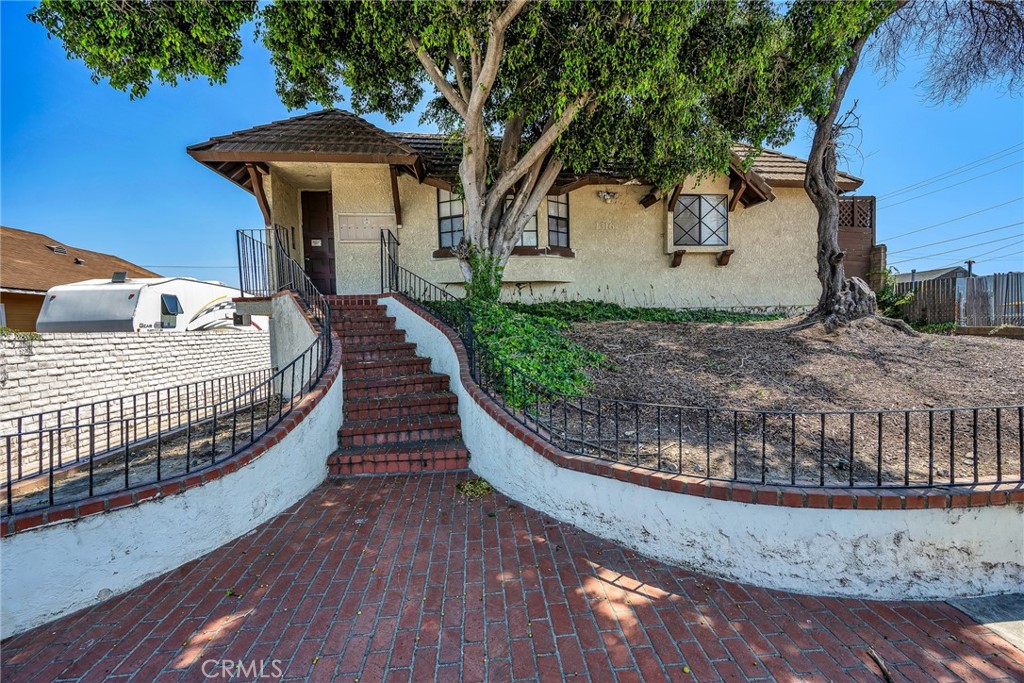 Live South Bay Local in Manhattan Beach, CA