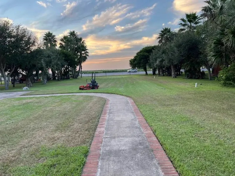 Quick Cuts Landscaping and More in Harlingen, TX (3)