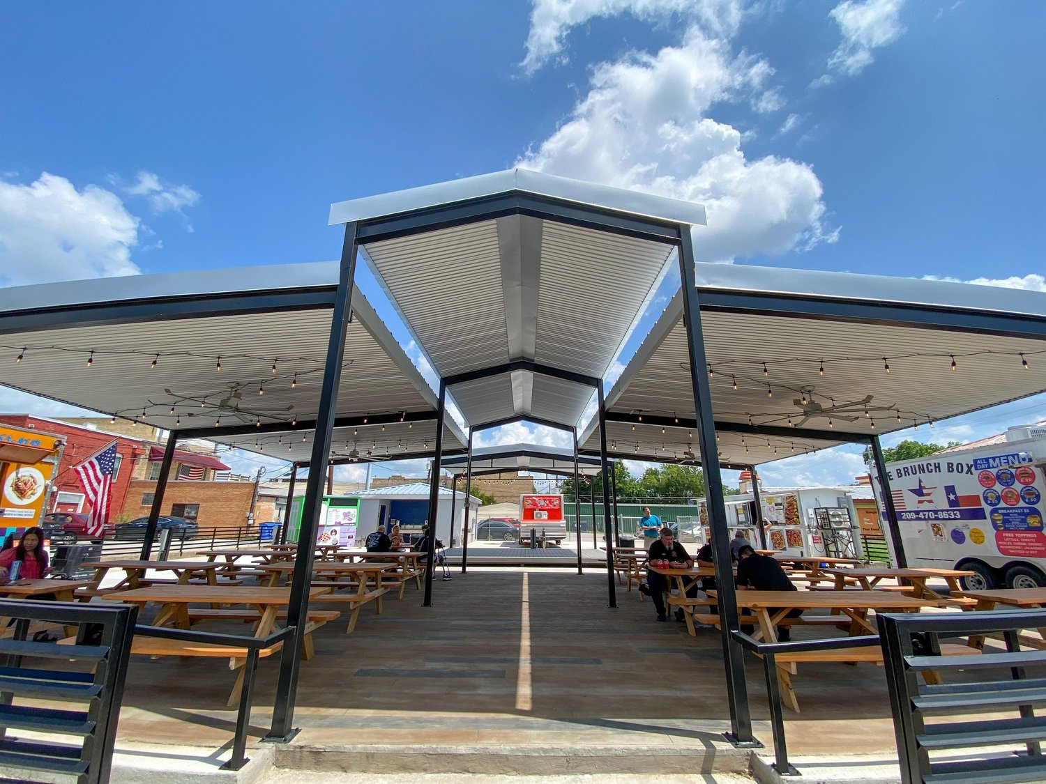 Chestnut Grove Food Truck Court in Bastrop, TX (6)