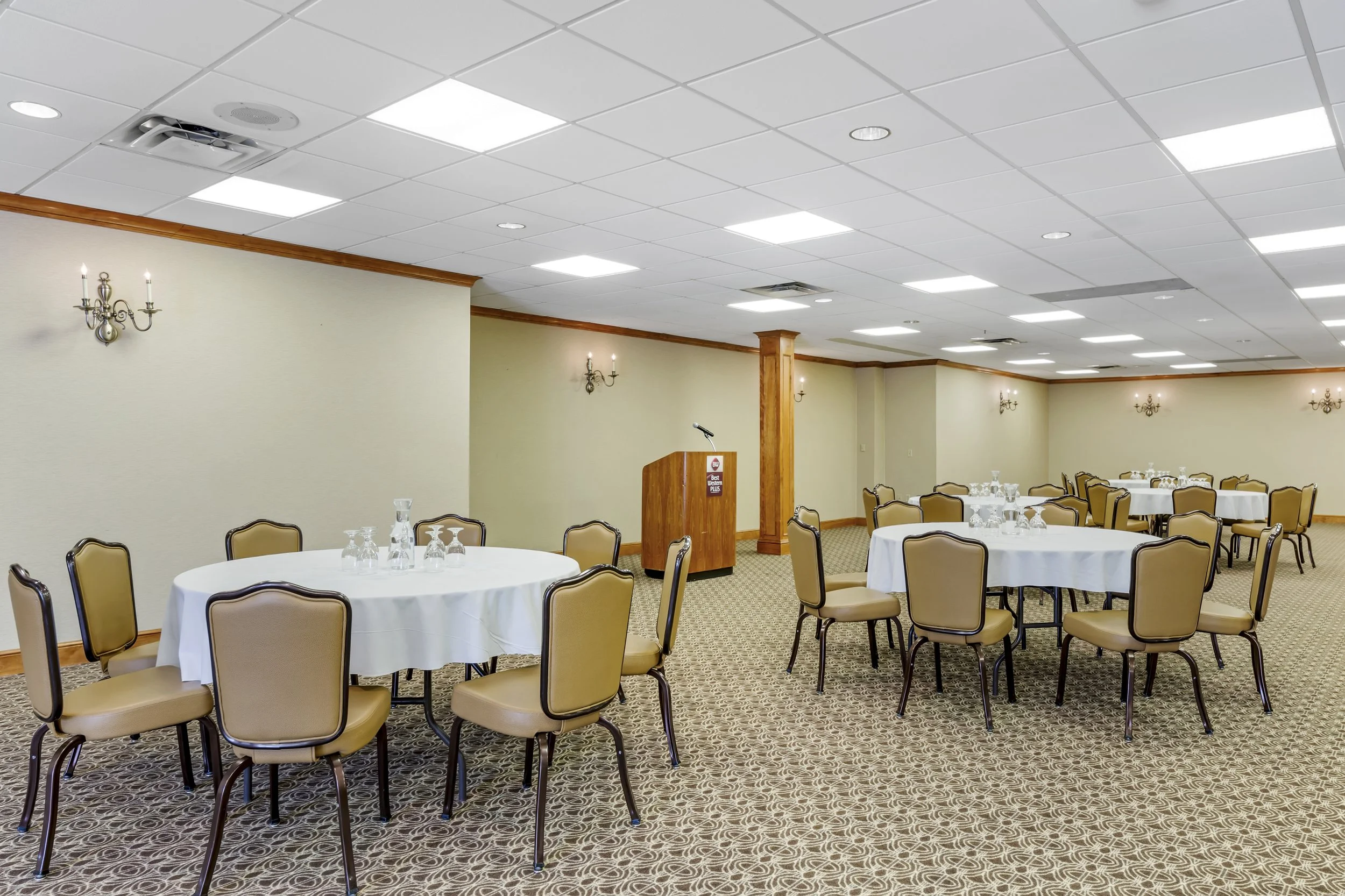 Best Western Plus Dutch Haus Inn and Suites in Columbiana, OH