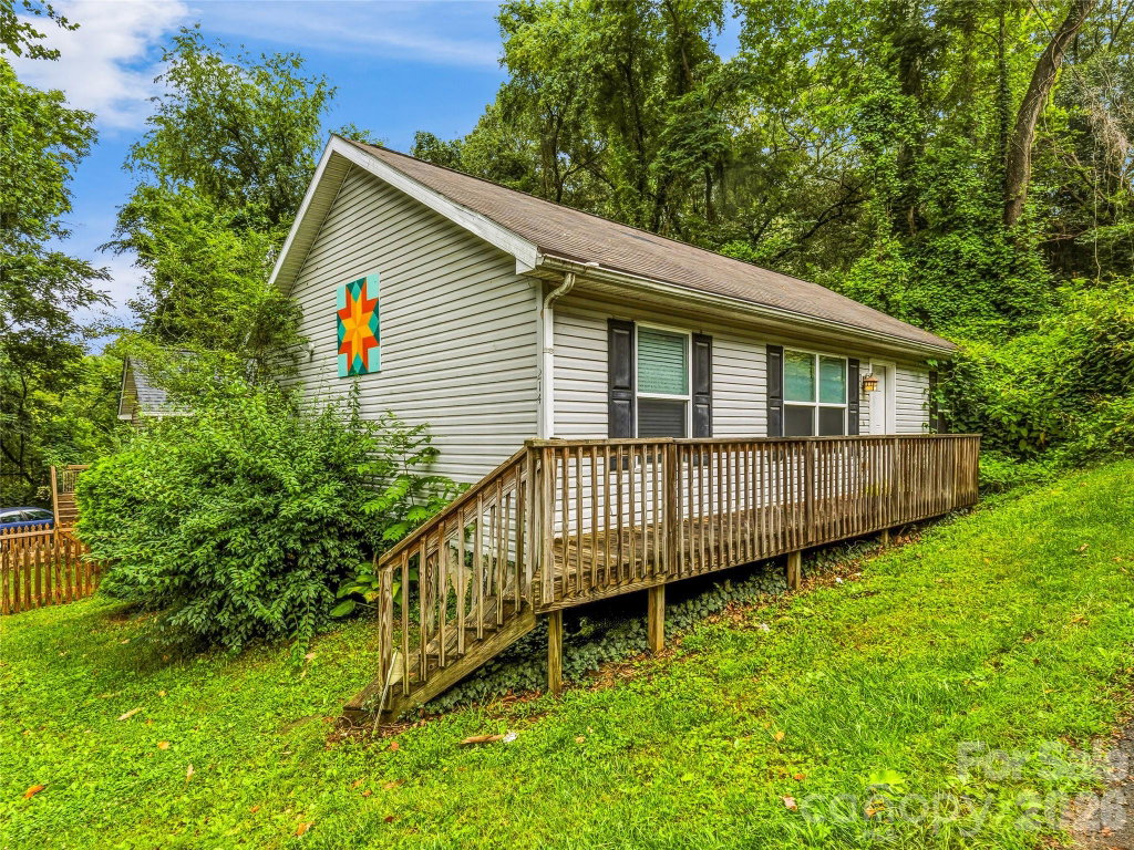 Gina Kidder Realtor in Skyland, NC (3)