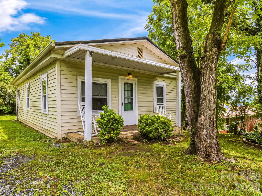 Gina Kidder Realtor in Skyland, NC (4)