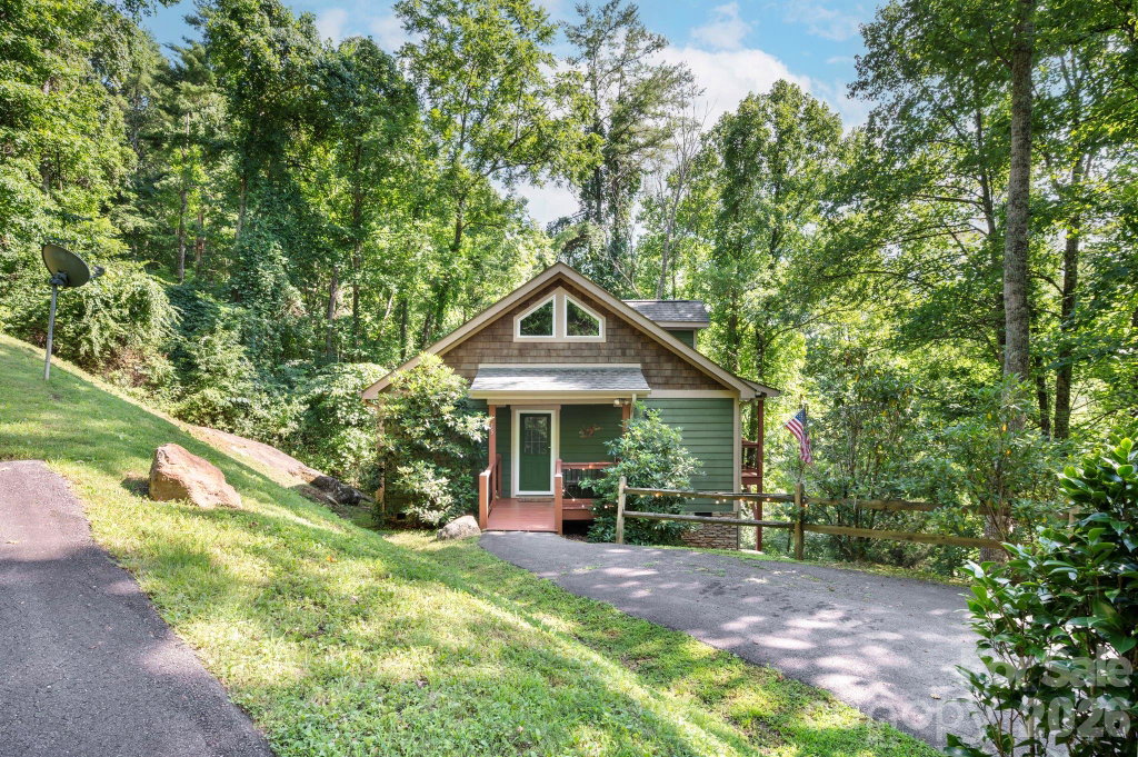 Gina Kidder Realtor in Skyland, NC (5)