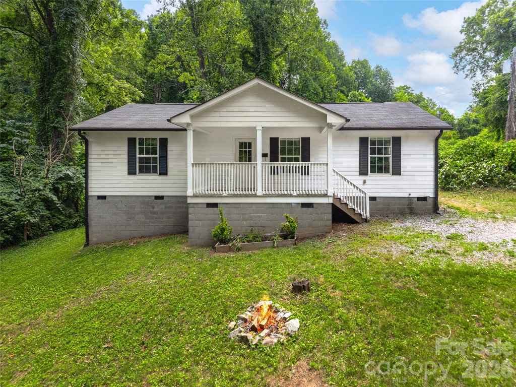 Gina Kidder Realtor in Skyland, NC (6)