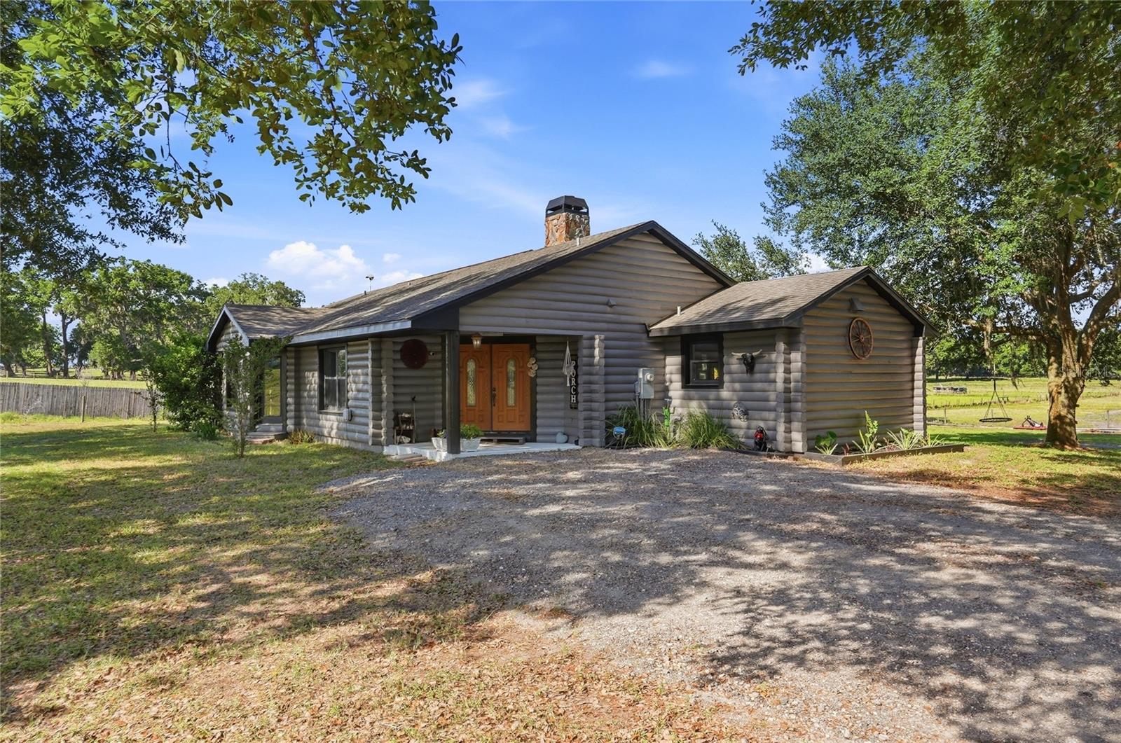 Melissa Connell - Palm & Pine Realty Group, LLC in Istachatta, FL