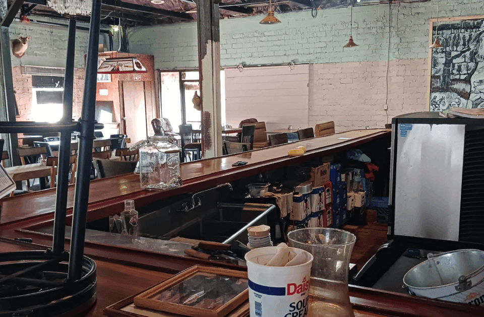 Willis Sports Bar in Gonzales, TX