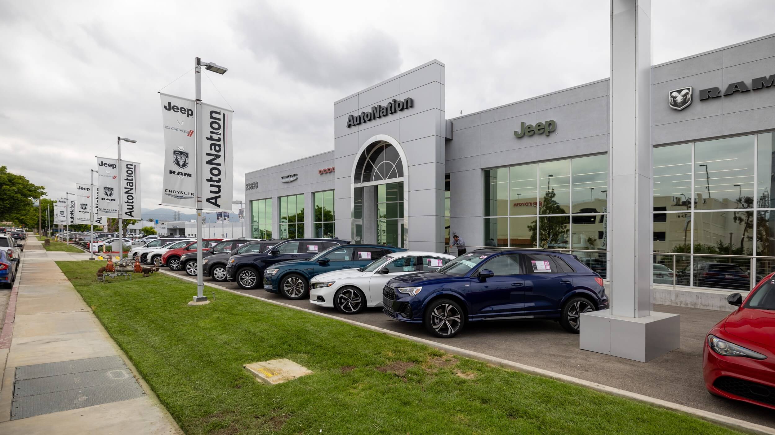 AutoNation Chrysler Dodge Jeep RAM Valencia in Valencia, CA