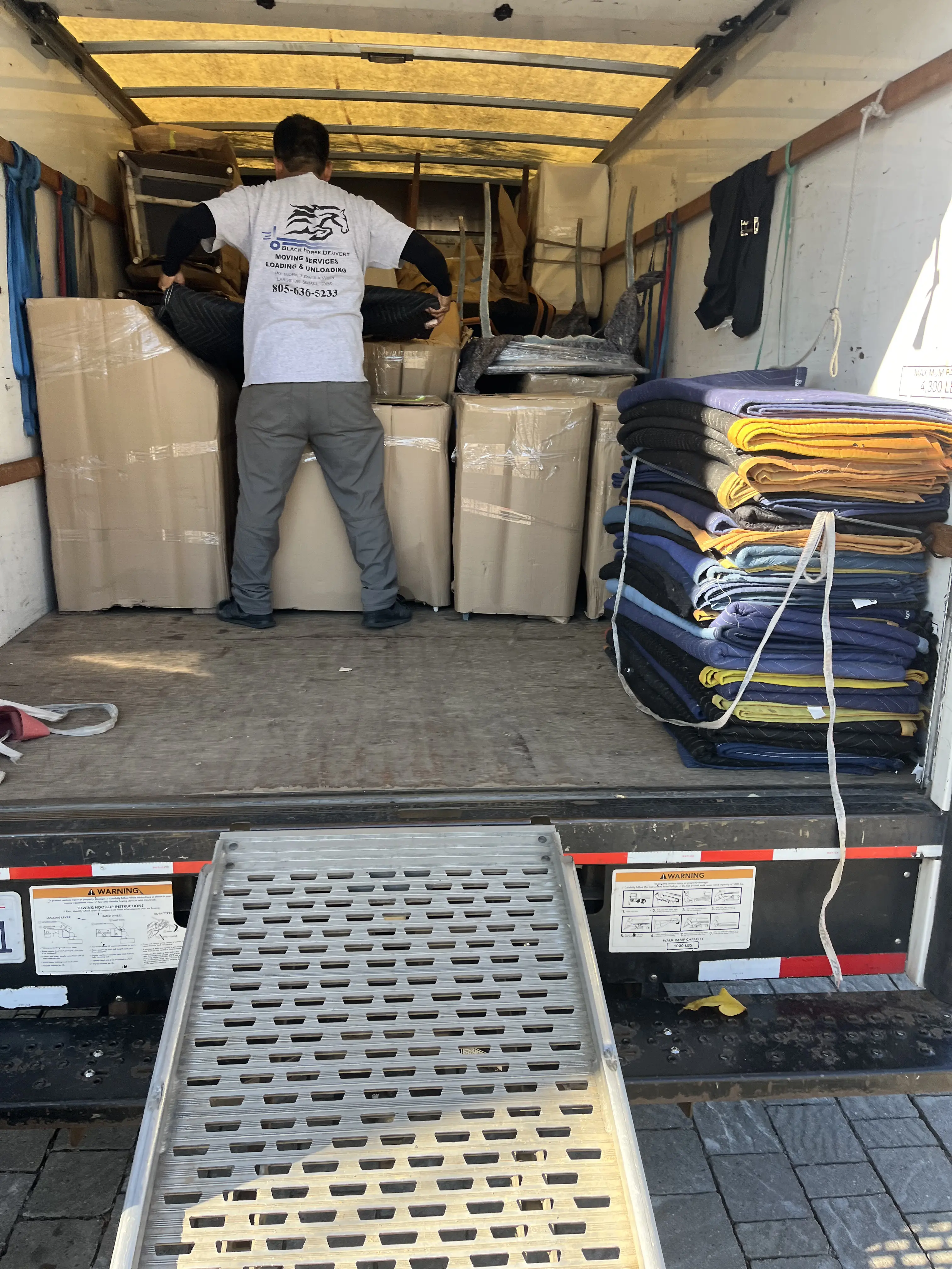 Black Horse Delivery in Ventura, CA