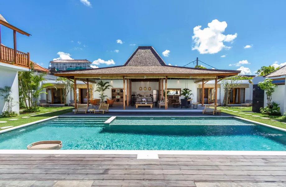 Monica McDonald, REALTOR in Tavares, FL (3)