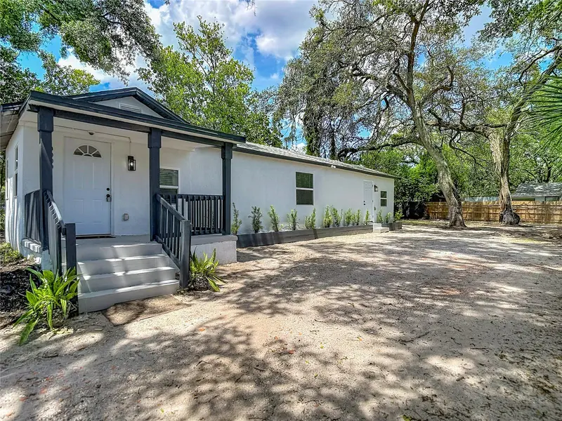 Leslie Parra - The Locals Group Brokered by LPT Realty in Winter Garden, FL