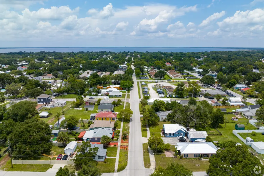 Leslie Parra - The Locals Group Brokered by LPT Realty in Winter Garden, FL (4)