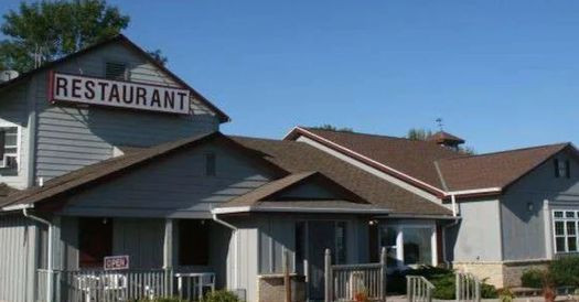 Plier's Full Circle Pub & Restaurant in Port Washington, WI (3)