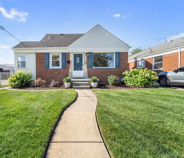 Premiere Realty Group in Trenton, MI