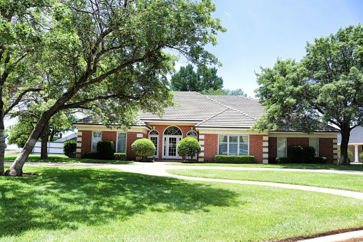 Street Real Estate in Plainview, TX