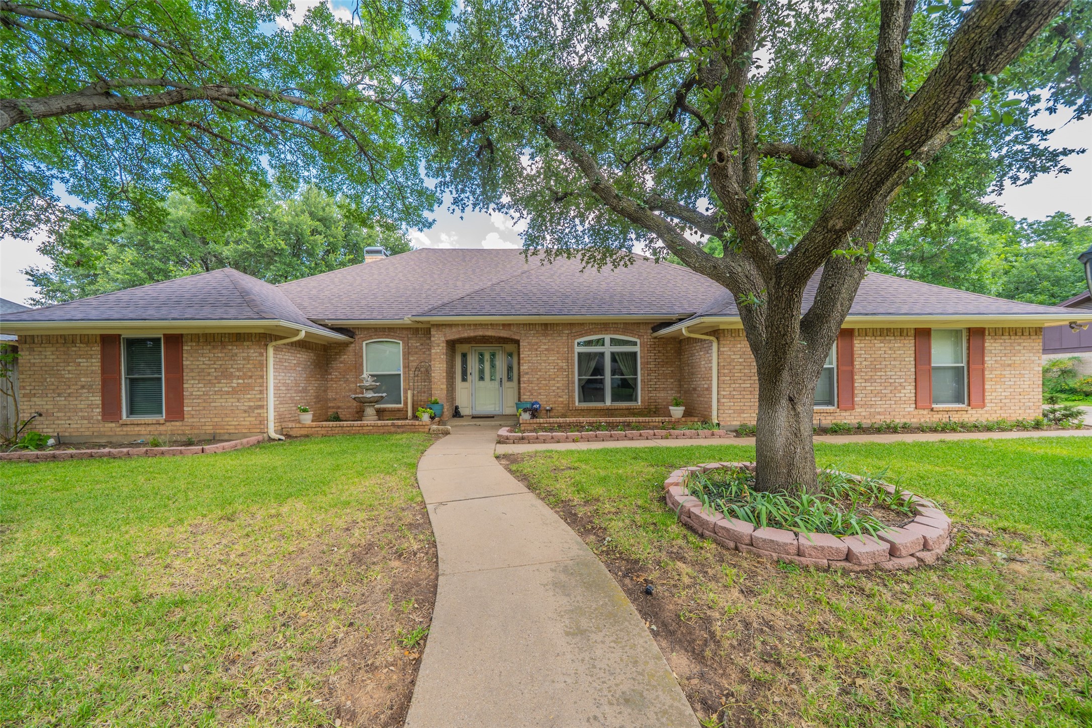 Cindy J. Aguilar, Realtor in Pottsboro, TX