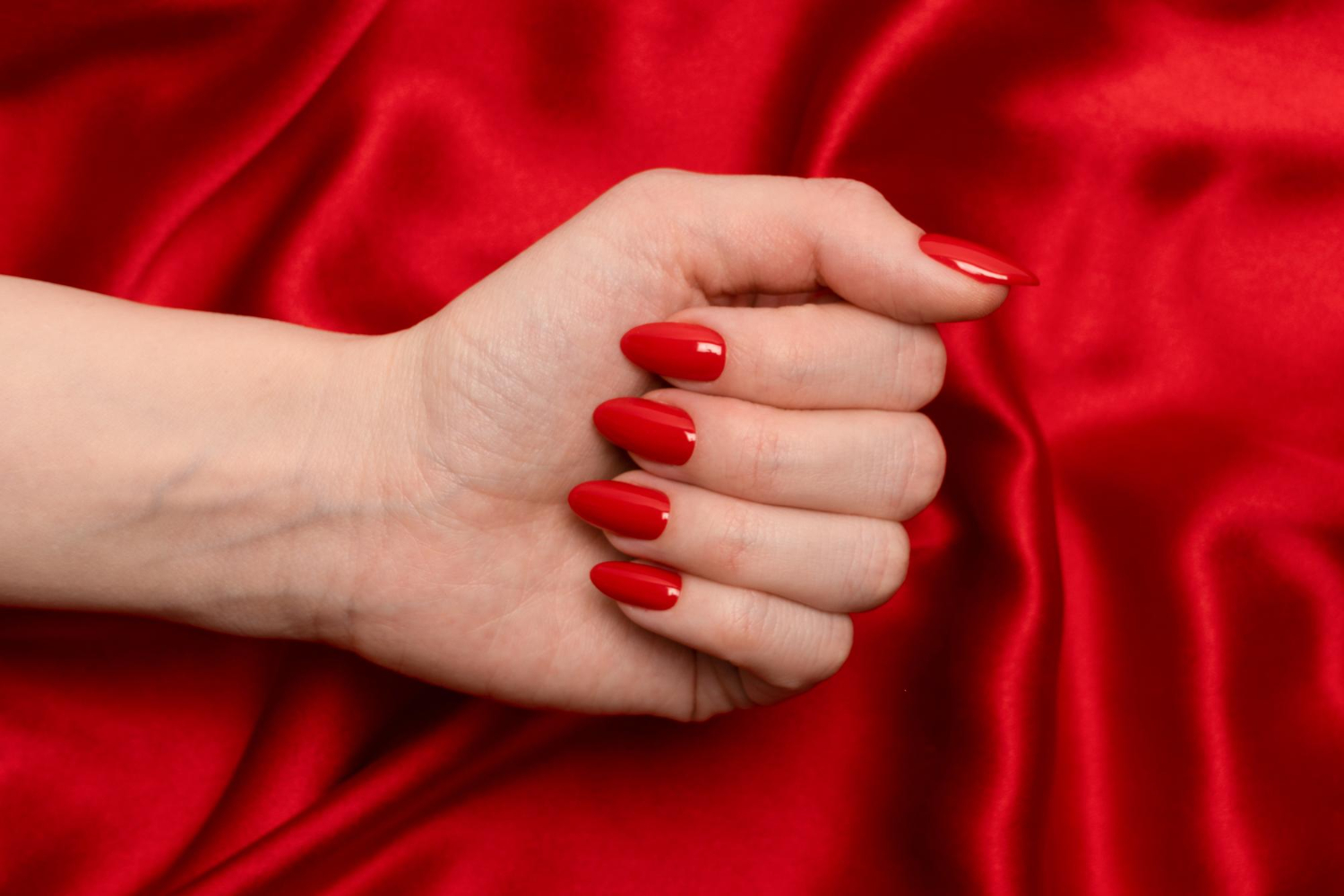 Red Nail Spa in Roseville, MI