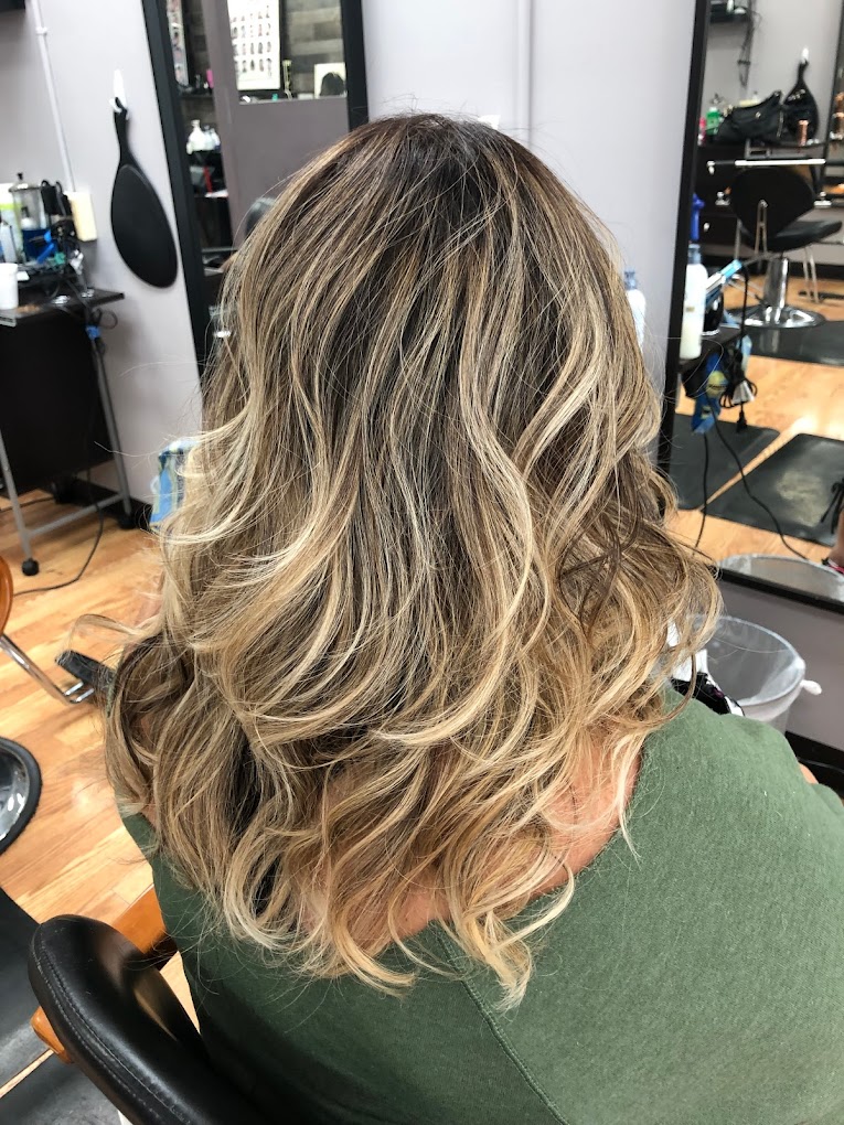 D'Pelos Salon and Barbershop in Darien, IL (2)