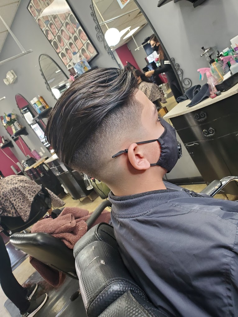 D'Pelos Salon and Barbershop in Darien, IL (4)