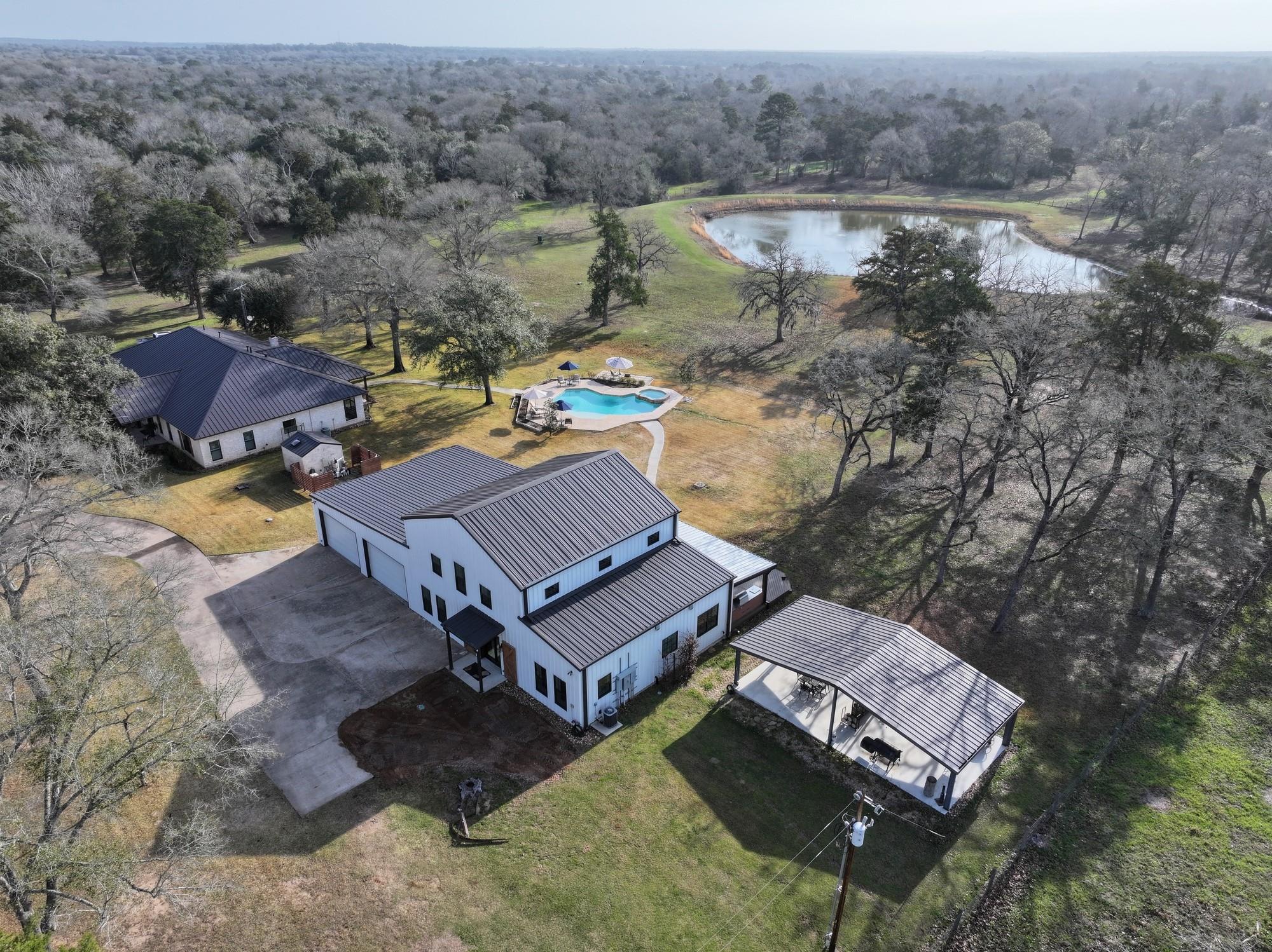Carrie Lynch | Lifestyle Ranch & Home Group | Compass RE in Brenham, TX (2)