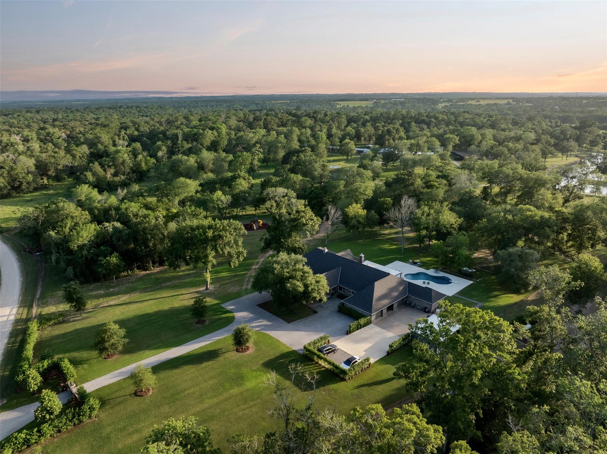 Carrie Lynch | Lifestyle Ranch & Home Group | Compass RE in Brenham, TX (5)