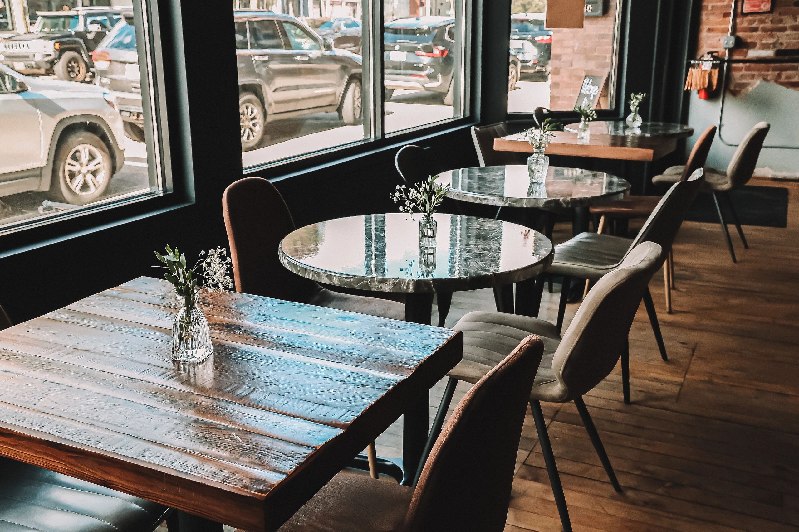 Vino & Vibes Wine bar in Utica, MI