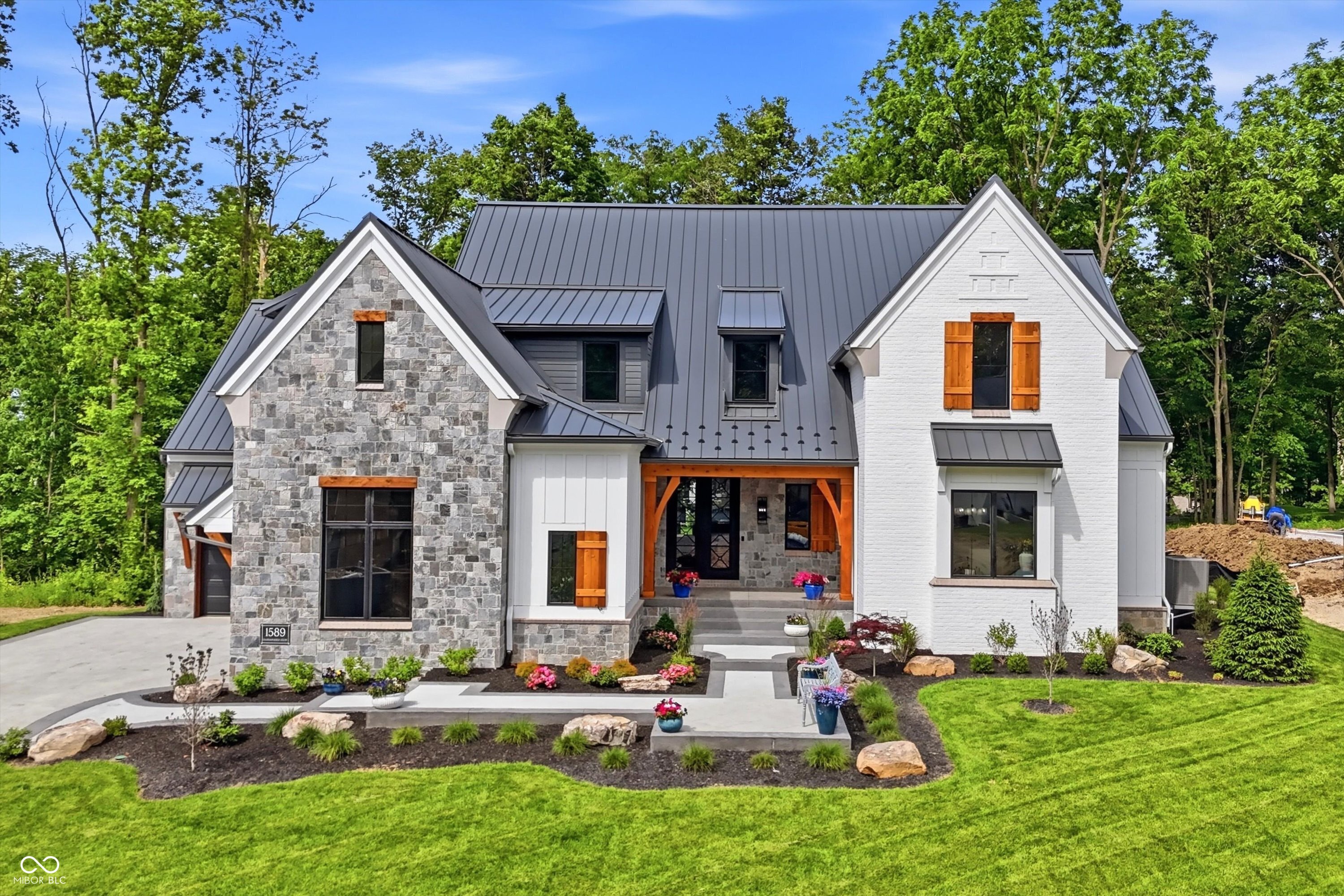 The Carrie Holle Group - Carmel Luxury Real Estate Sales - Compass in Carmel, IN (3)