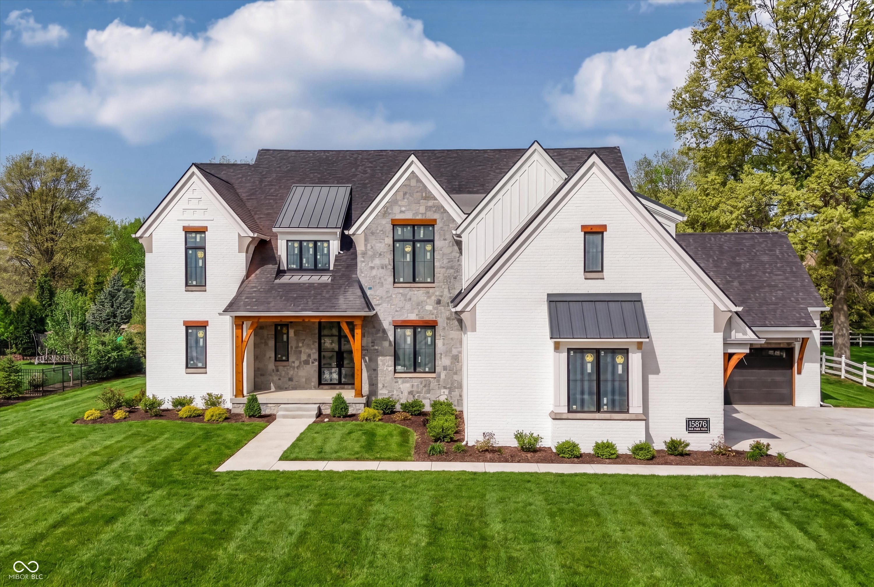 The Carrie Holle Group - Carmel Luxury Real Estate Sales - Compass in Carmel, IN (4)