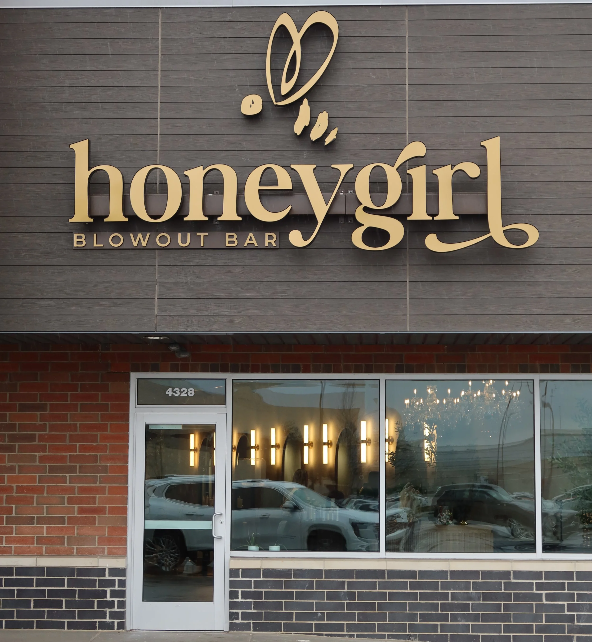 HoneyGirl Blowout Bar in Canton, OH