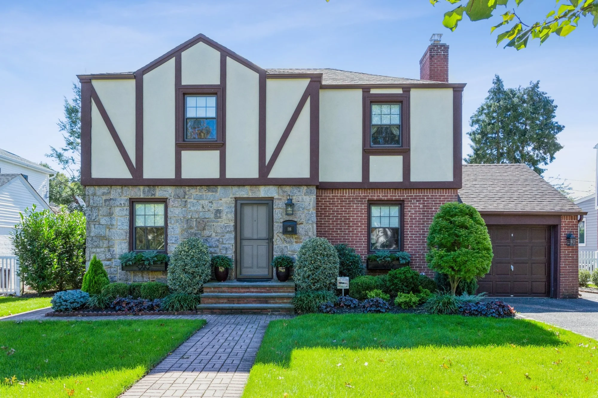 Andrea Bharucha I Garden City, Nassau County Realtor I Howard Hanna Coach Realtors in Garden City, NY (6)