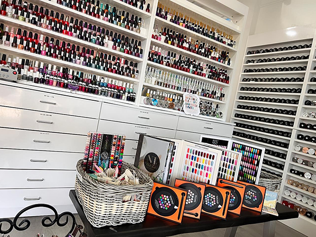 Nails Tech in Pasadena, MD